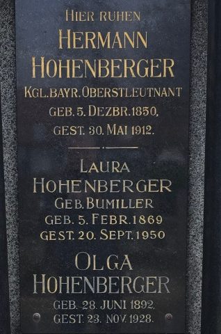 Grabstein von Hermann Hohenberger auf dem Friedhof in Berg/Pfalz.