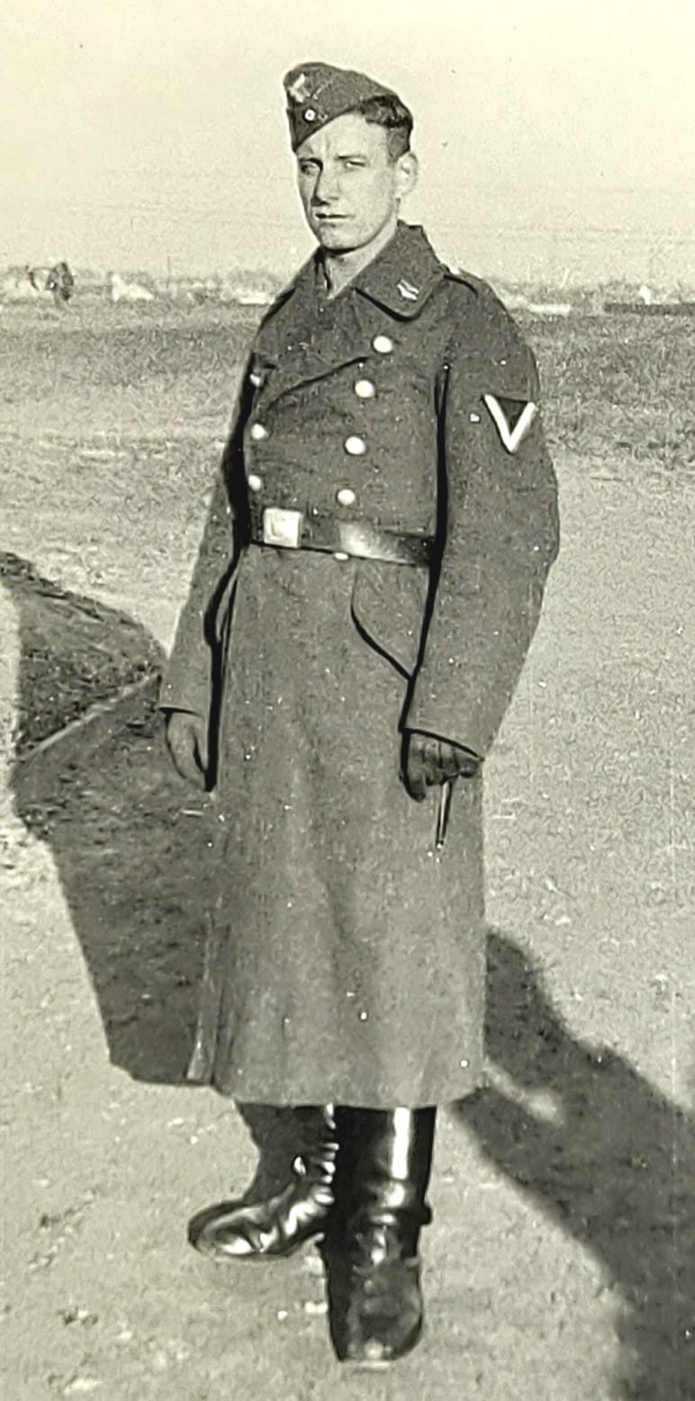 Unteroffizier Johann Knapp (auf dem Foto noch als Gefreiter der Wehrmacht) *18.06.1916    †15.12.1944