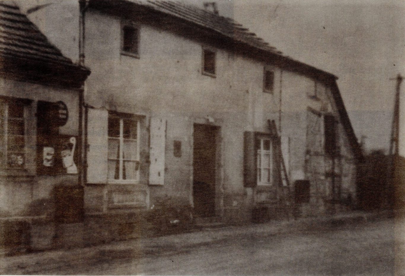 Erster Dienstbetrieb des Zollamtes in der behelfsmäßigen Unterkunft im Bauerngehöft Morgen 1948/49