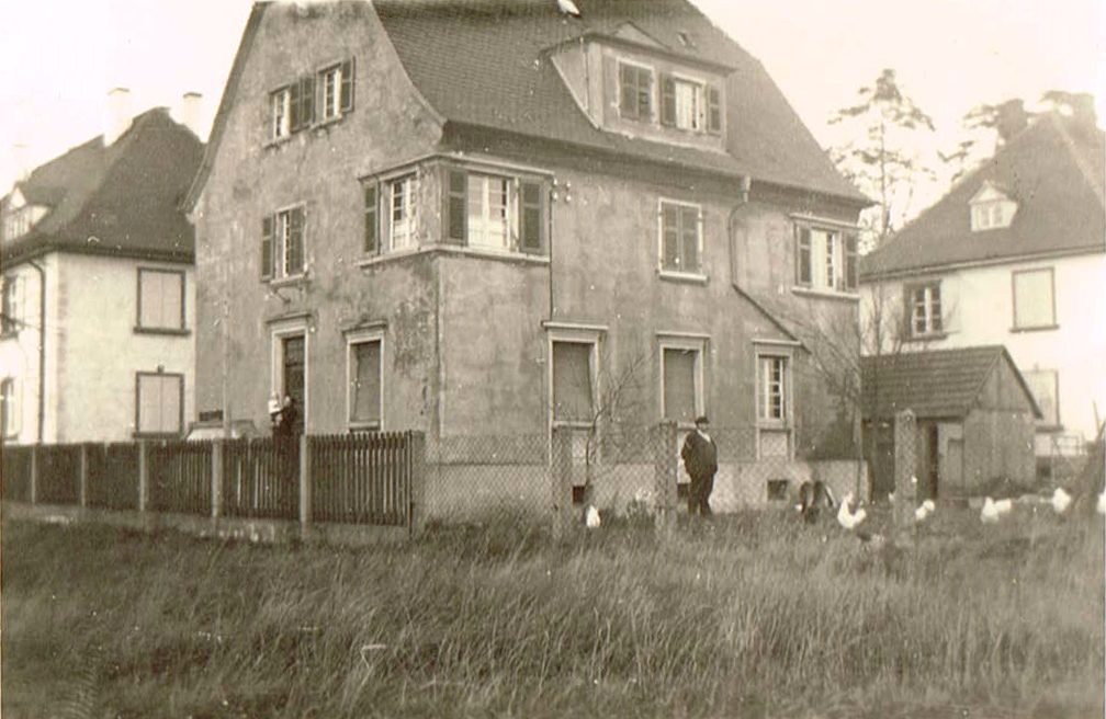 Das ehemalige Gendameriegebäude und die Zollwohnhäuser vor dem Krieg