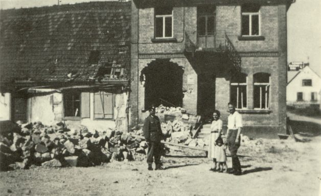 "Zur fröhlichen Pfalz", etwa 1940, nach der Bombardierung