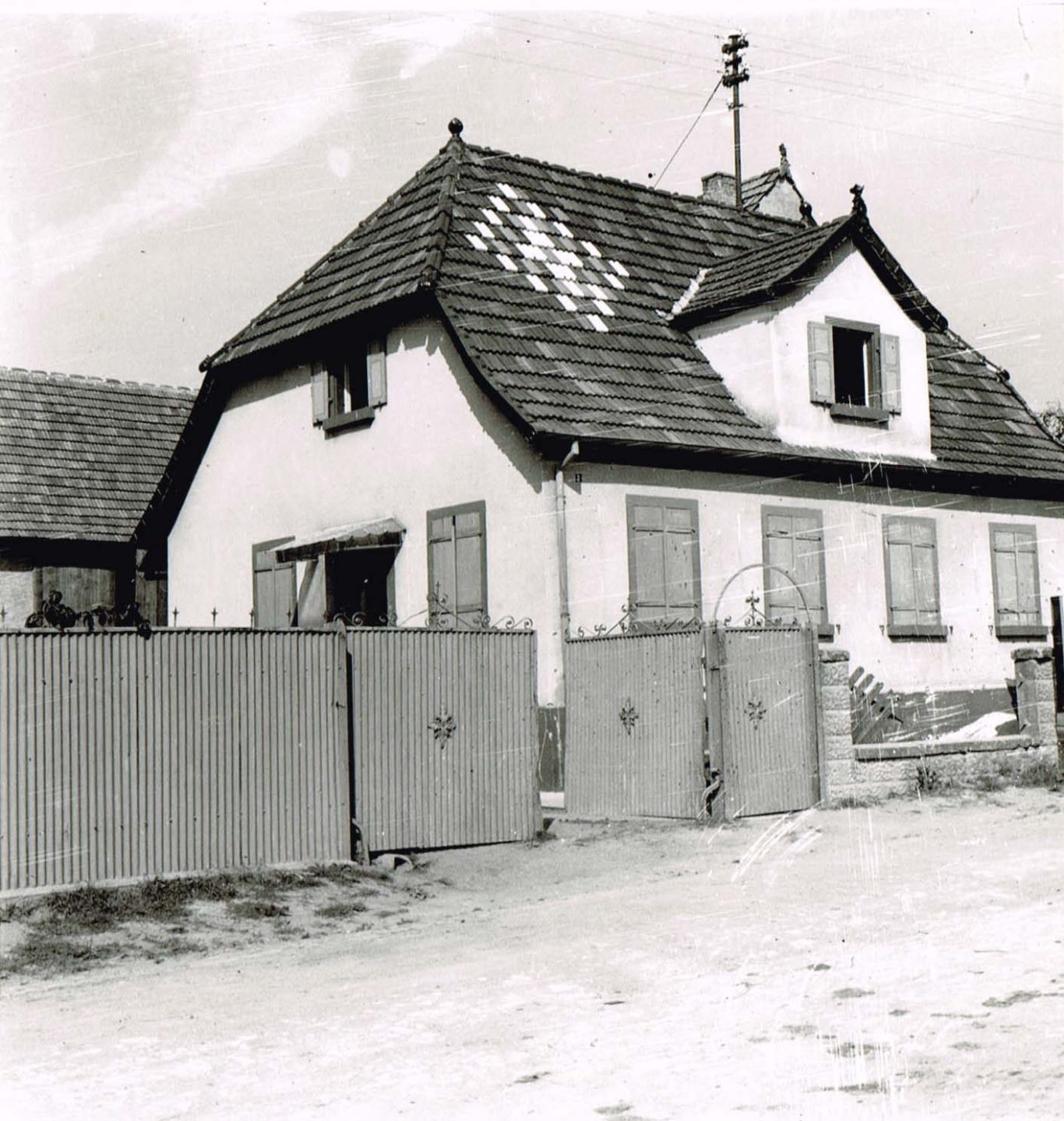 Auch dieses Wohngebäude in der Hagenbacher Straße wurde so schwer beschädigt, dass es nach dem Krieg abgerissen wurde
 