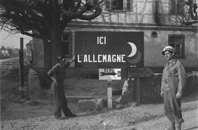 24. März 1945 vor dem Gasthaus zum bayrischen Hof